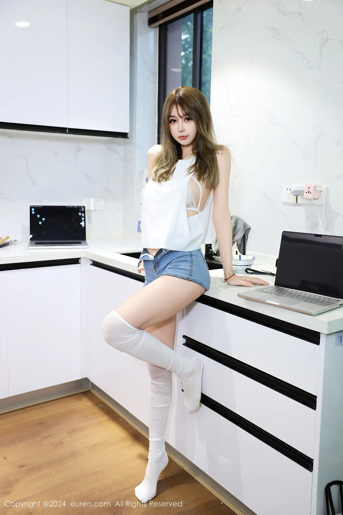 图片[2]-[XiuRen秀人网] VOL.9374 模特Zoe柚柚性感白色蕾丝情趣内衣配白丝袜秀凹凸身材诱惑写真75P-秀人网官方网站